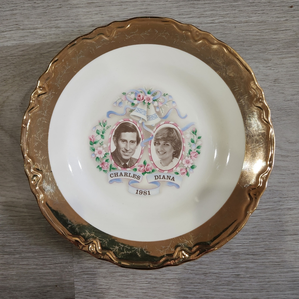 Vintage 1981 commemorative Charles and Diana plate